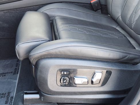 Used 2026 BMW X7 M60i image 25