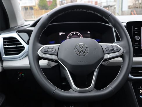 New 2026 Volkswagen Taos SE image 14