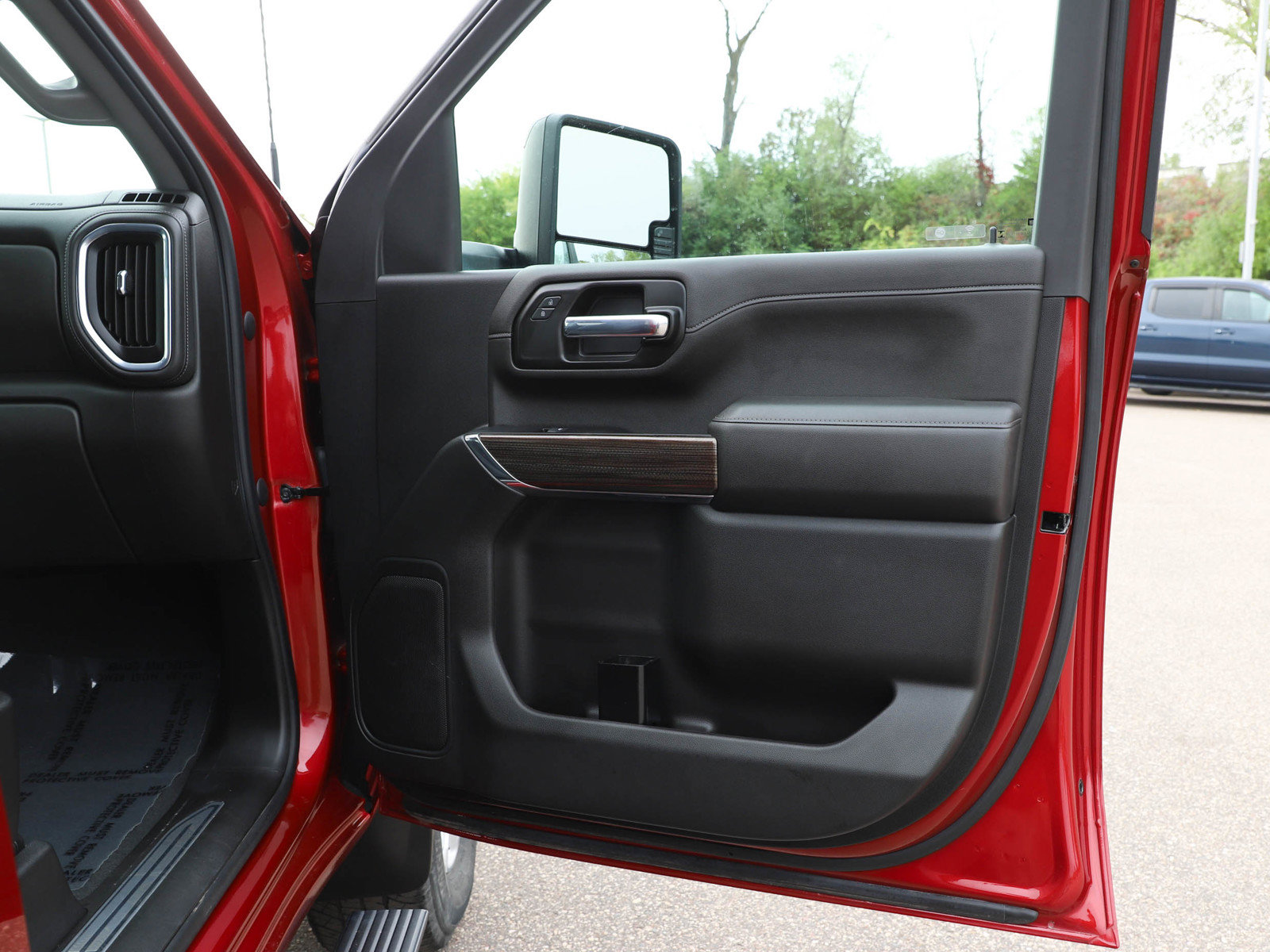 Used 2022 Chevrolet Silverado 2500 LT w/ Convenience Package AWD/4WD image 9