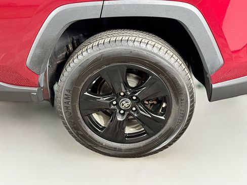 Used 2021 Toyota RAV4 LE w/ Carpet Mat Package (TMS) AWD/4WD image 9