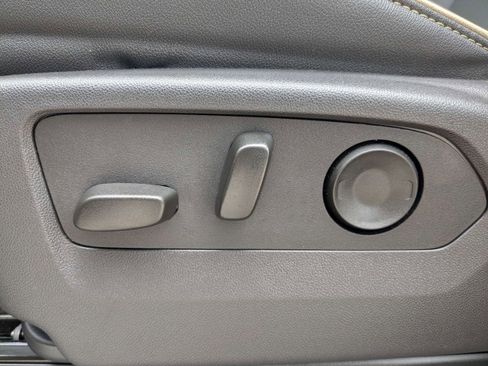 Used 2025 GMC Yukon XL Elevation image 22