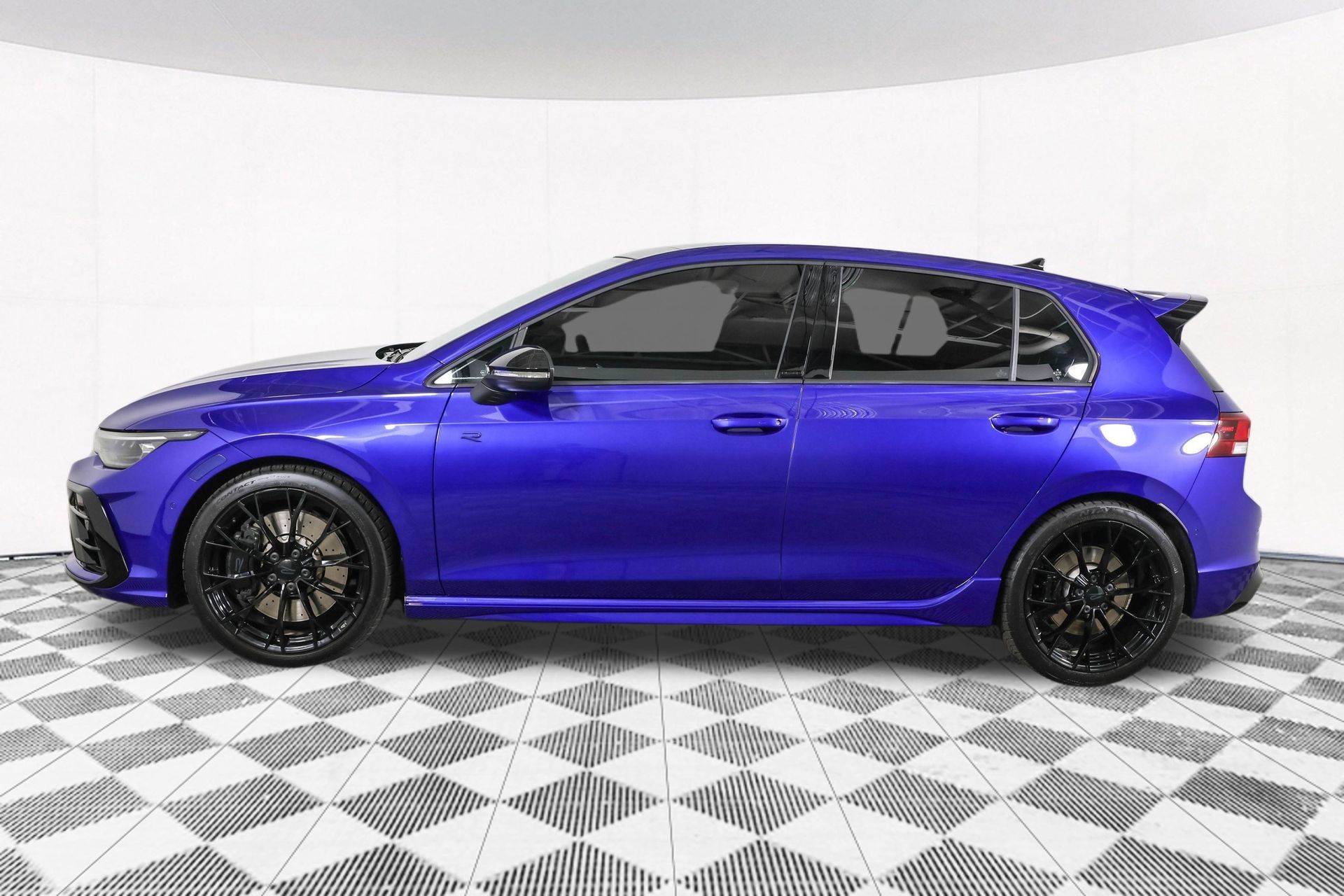 Used 2025 Volkswagen Golf R Black Edition AWD/4WD image 17