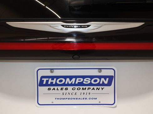 Used 2024 Chrysler Pacifica Touring-L image 32