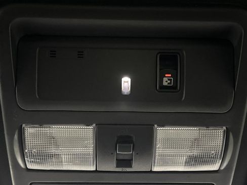 Used 2018 Nissan Titan SV w/ SV Convenience Package image 26