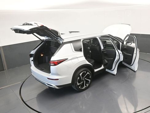 Used 2023 Mitsubishi Outlander SE image 76