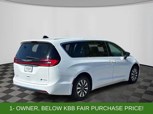 Used 2024 Chrysler Pacifica Limited FWD image 5