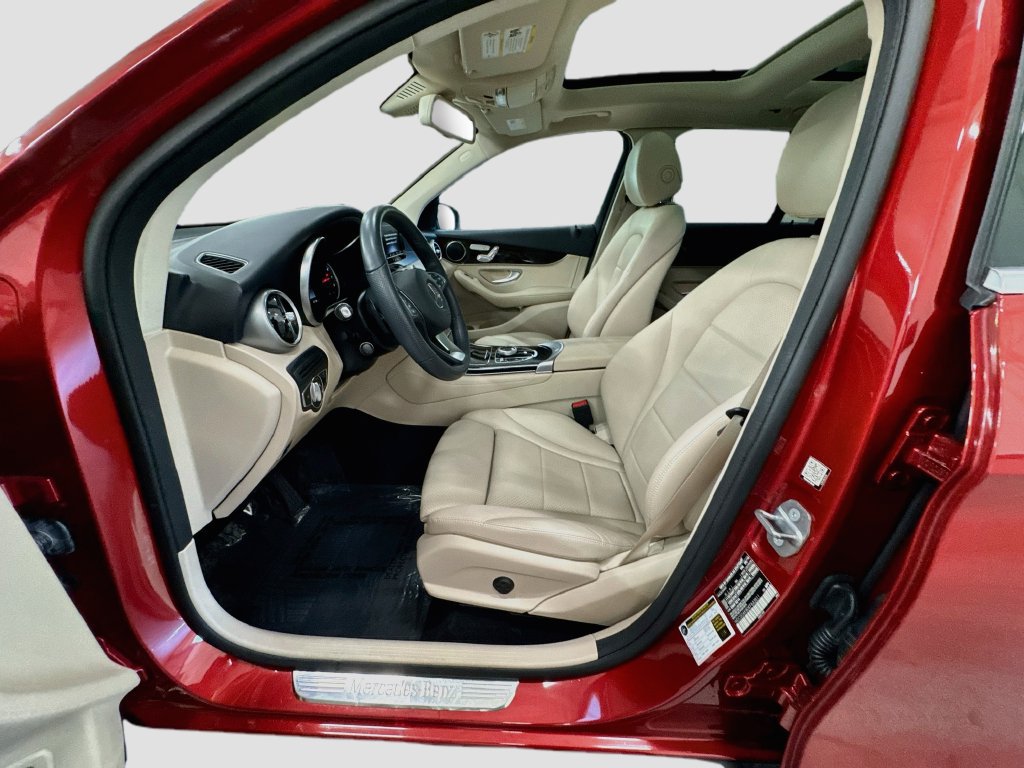 Used 2019 Mercedes-Benz GLC 300 4MATIC image 24