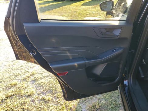 Used 2023 Ford Escape Active image 32