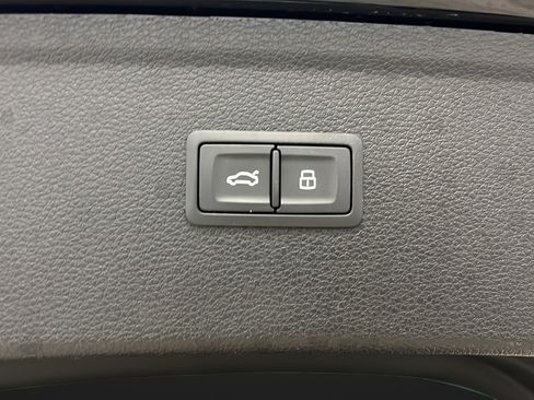 Used 2024 Audi Q5 e Prestige w/ Prestige Package AWD/4WD image 29
