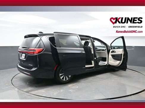 Used 2024 Chrysler Pacifica Limited FWD image 54