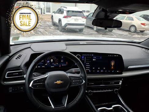 Used 2025 Chevrolet Traverse LT image 10