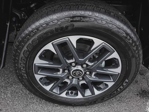 Used 2024 Toyota Tundra Limited image 8