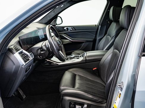 Used 2023 BMW X7 M60i w/ Executive Package image 18