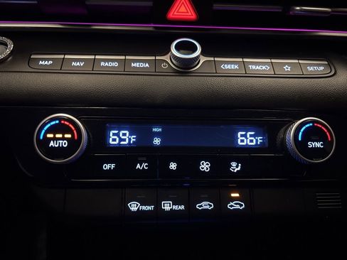 Used 2024 Hyundai Elantra SEL image 21