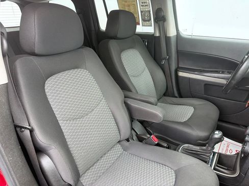 Used 2010 Chevrolet HHR LT w/ My Link Package FWD image 5