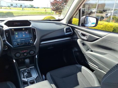 Used 2024 Subaru Forester Premium AWD/4WD image 9