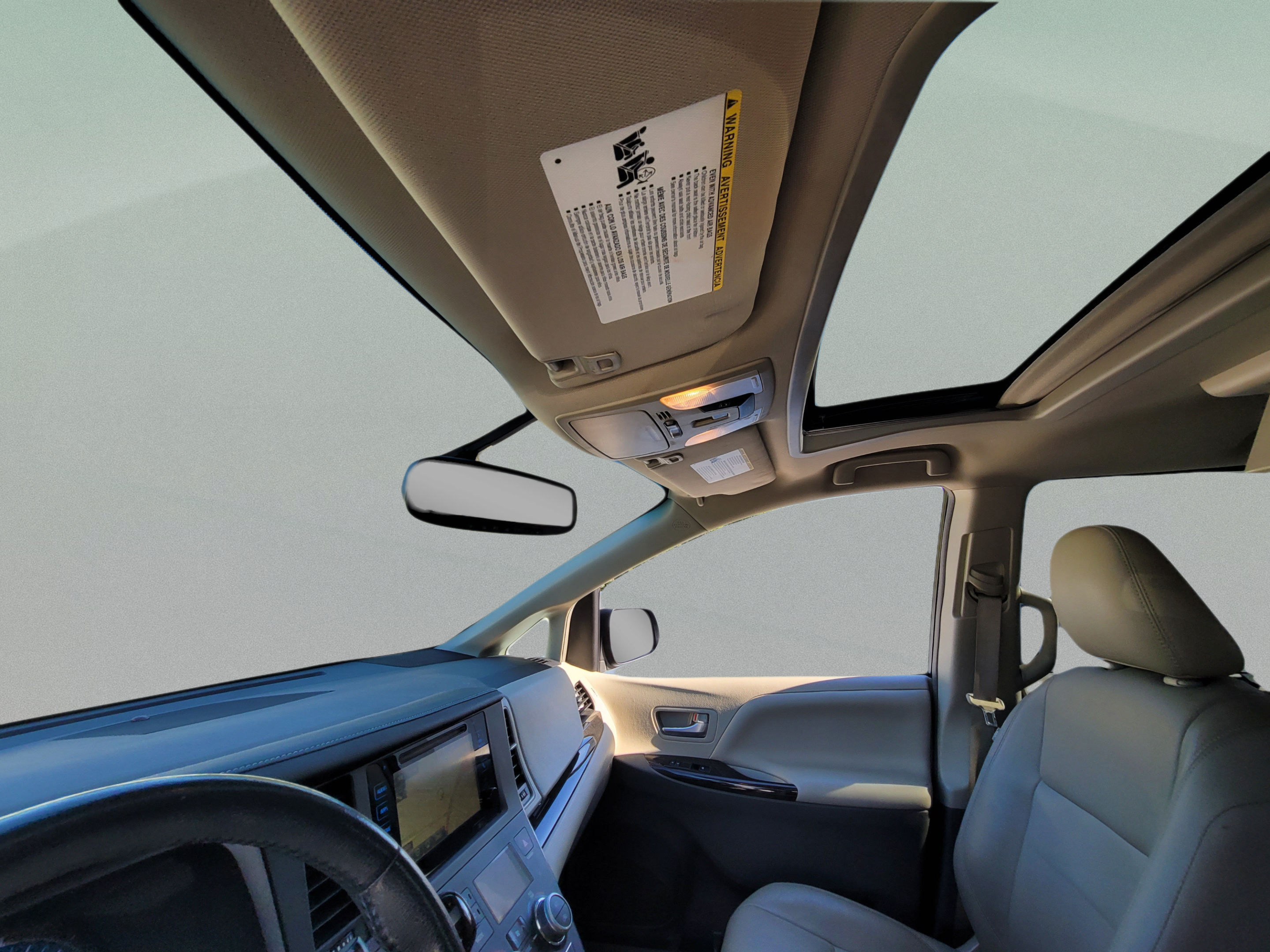 Used 2017 Toyota Sienna XLE FWD image 12