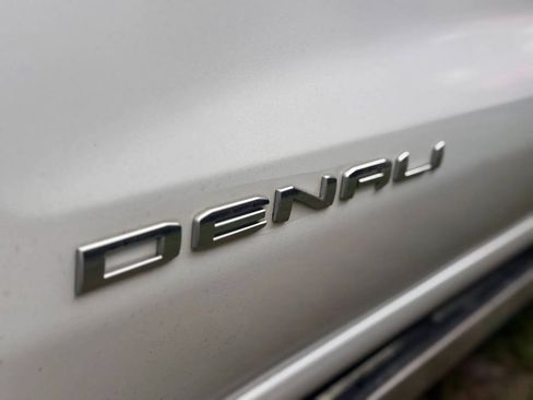 Used 2019 GMC Sierra 1500 Denali w/ Denali Ultimate Package AWD/4WD image 17