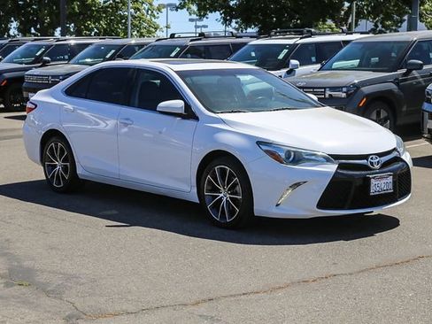 Used 2015 Toyota Camry XSE w/ Moonroof Package FWD image 6