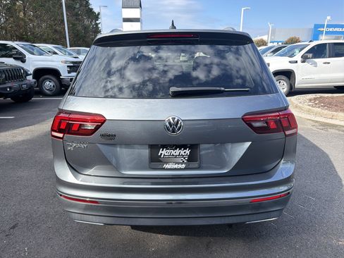 Used 2020 Volkswagen Tiguan SE w/ Panoramic Sunroof Package FWD image 8