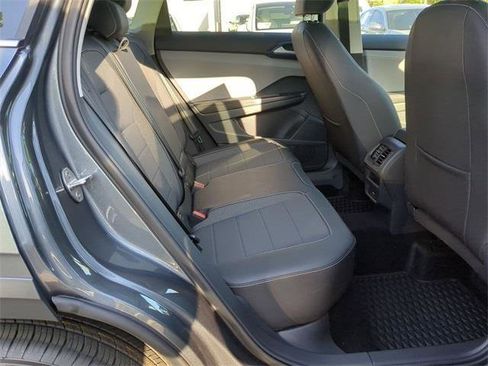 New 2024 Volkswagen Taos SE image 31