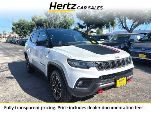 Used 2025 Jeep Compass Trailhawk AWD/4WD image 1