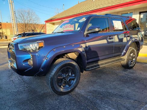 Used 2018 Toyota 4Runner SR5 Premium AWD/4WD image 3