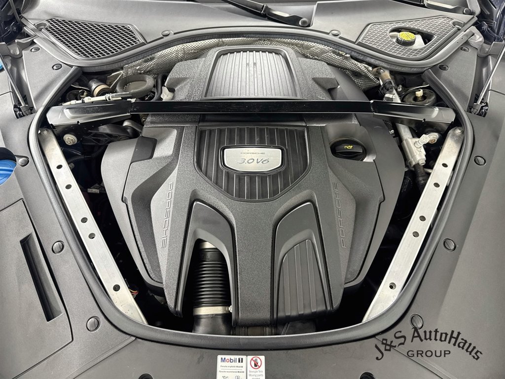 Used 2018 Porsche Panamera 4 AWD/4WD image 38