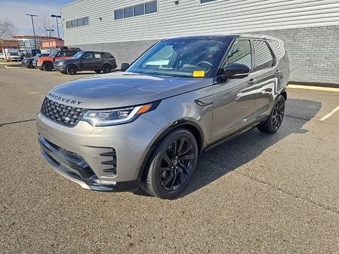 Certified 2025 Land Rover Discovery Dynamic SE image 1