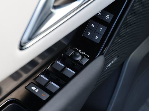 New 2026 Land Rover Range Rover Velar S AWD/4WD image 17