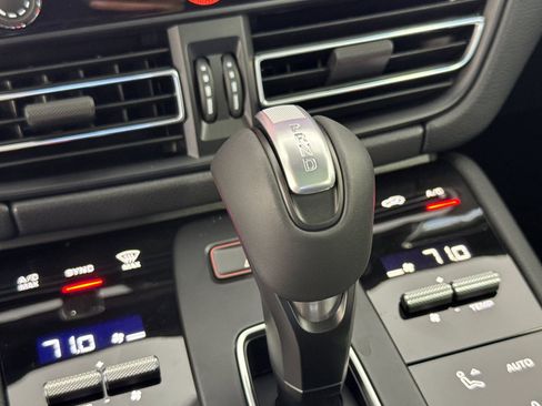 New 2026 Porsche Macan image 25