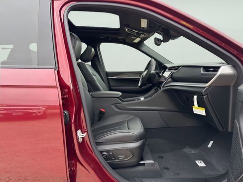 New 2025 Jeep Grand Cherokee L Limited w/ Luxury Tech Group II image 16