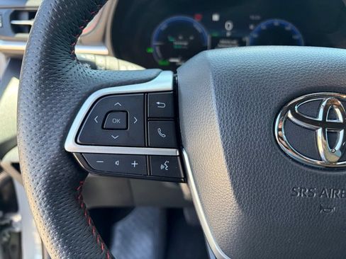 Used 2025 Toyota Sienna XSE AWD/4WD image 28