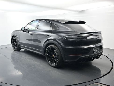 Certified 2022 Porsche Cayenne GTS image 3