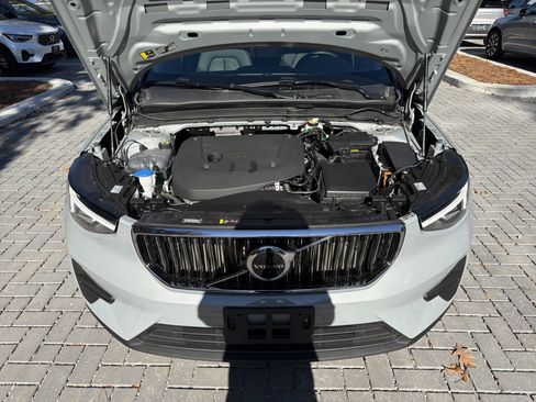 Certified 2025 Volvo XC40 B5 Core image 36