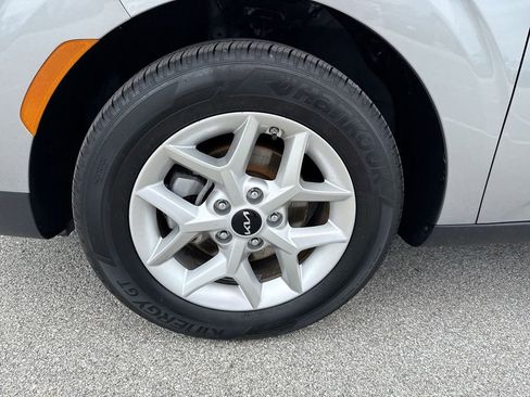 Used 2025 Kia Soul LX w/ LX Technology Package FWD image 18