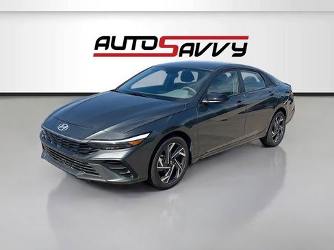 Used 2025 Hyundai Elantra Sport FWD image 3