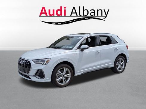 Used 2023 Audi Q3 2.0T Premium Plus w/ Premium Plus Package AWD/4WD image 8