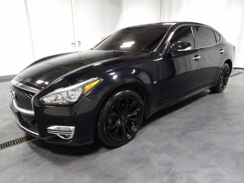 Used 2016 INFINITI Q70 L 3.7 w/ Technology Package AWD/4WD image 4
