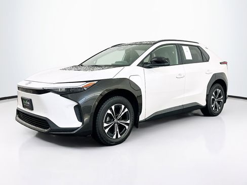 Used 2023 Toyota bZ4X AWD w/ Weather Package image 3