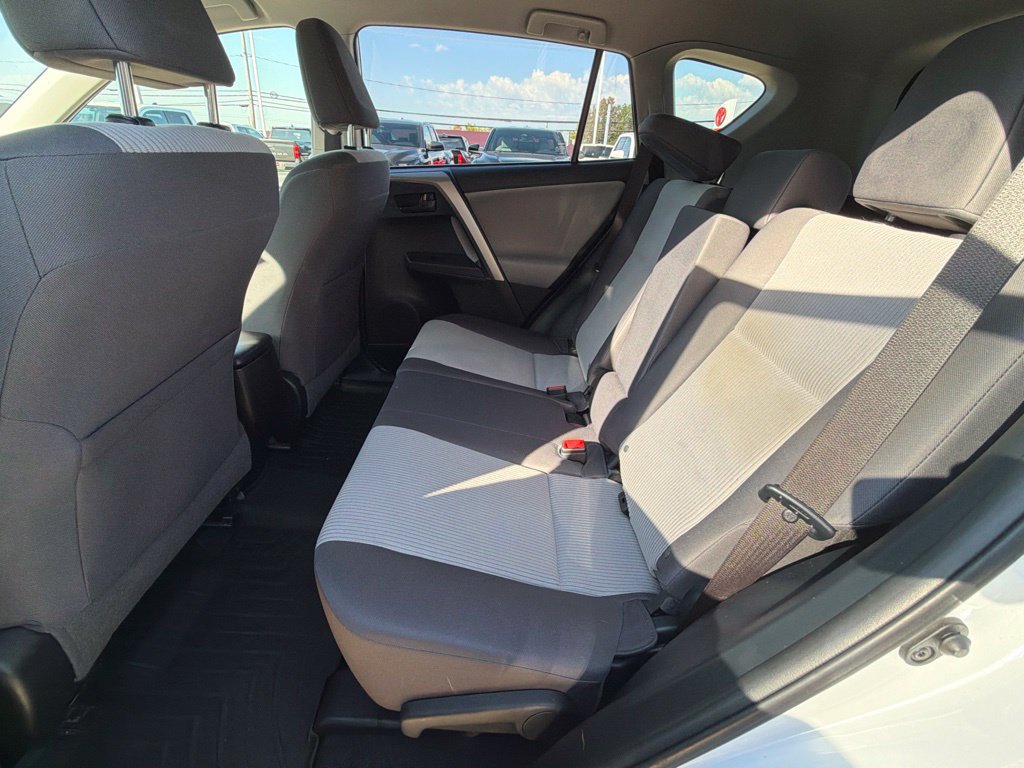 Used 2015 Toyota RAV4 LE AWD/4WD image 23