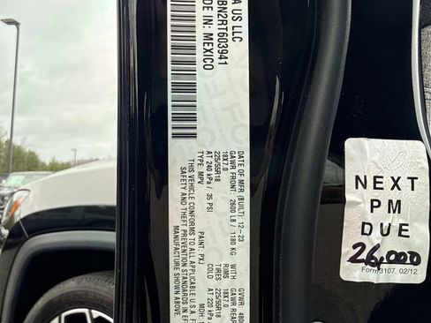 Used 2024 Jeep Compass Latitude image 33