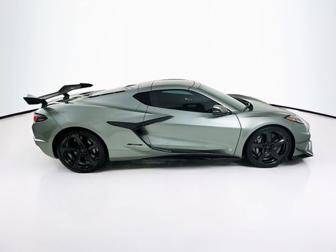 Used 2023 Chevrolet Corvette Z06 w/ Z07 Performance Package image 9