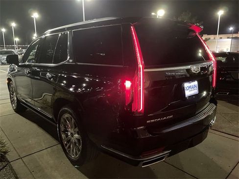 Used 2022 Cadillac Escalade Premium Luxury w/ Performance Package image 3