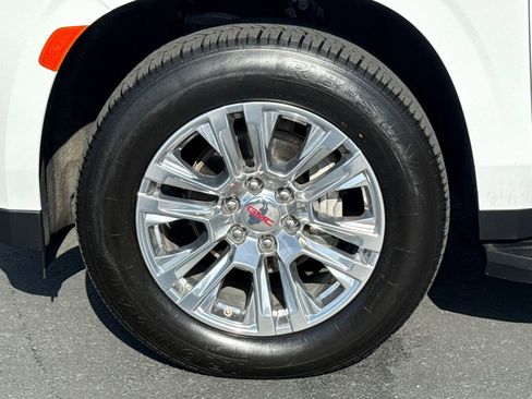Used 2024 GMC Yukon XL Denali AWD/4WD image 5