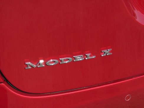 Used 2018 Tesla Model X 75D image 26