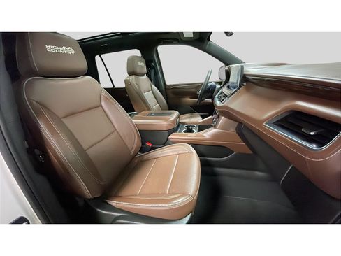 Used 2023 Chevrolet Tahoe High Country w/ Premium Package 2 AWD/4WD image 19