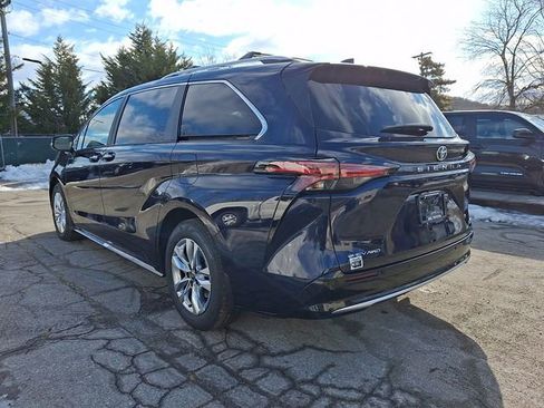 New 2026 Toyota Sienna Limited image 3