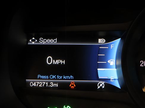 Used 2022 Ford Edge ST-Line w/ Cold Weather Package AWD/4WD image 13