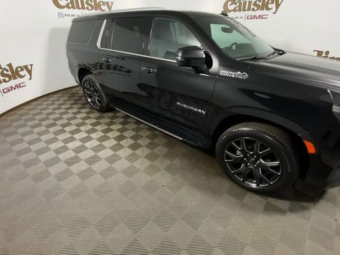 Used 2023 Chevrolet Suburban High Country w/ Advanced Technology Package AWD/4WD image 2